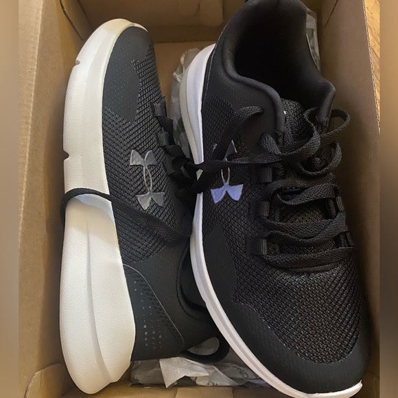 Under Armour Essentials womens size 6.5 black-NEW - Picture 4 of 6